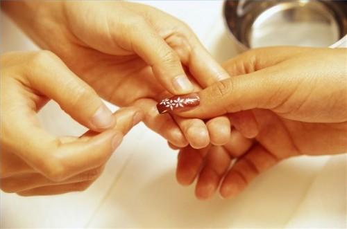 Comment postuler Conseils Acrylique ongles pour une manucure