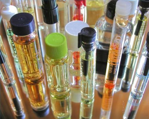 Comment commander des échantillons de parfum en ligne