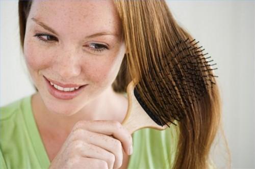 Comment prendre soin pour les cheveux raides