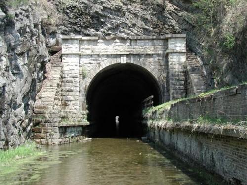 Comment Explorez le Paw Paw Tunnel dans le Maryland