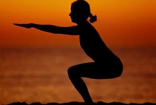 Comment faire Utkatasana Poses en Ashtanga Yoga