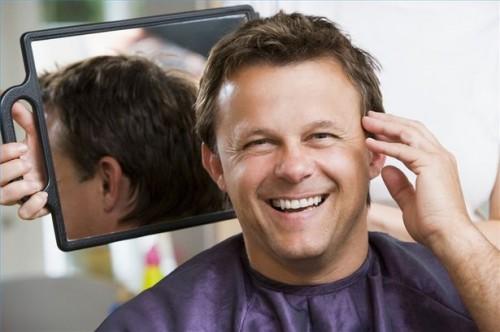 Comment faire pour obtenir la coupe de cheveux d'un homme à la mode