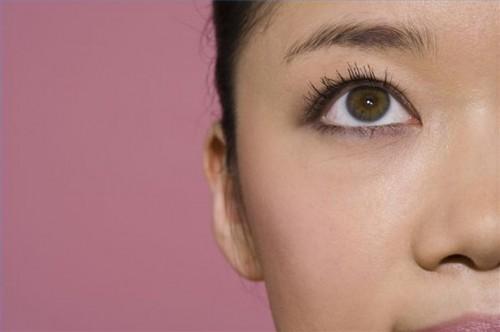 Comment choisir Maquillage pour les yeux bruns