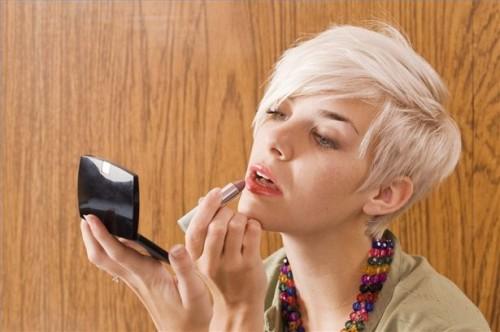 Comment appliquer le maquillage pour obtenir un look naturel