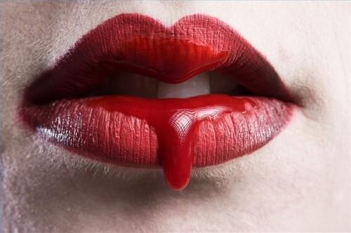 Comment prévenir et de réparer Bleeding Lipstick