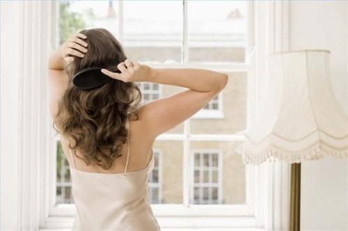 Comment prendre soin naturellement bouclés ou ondulés cheveux épais